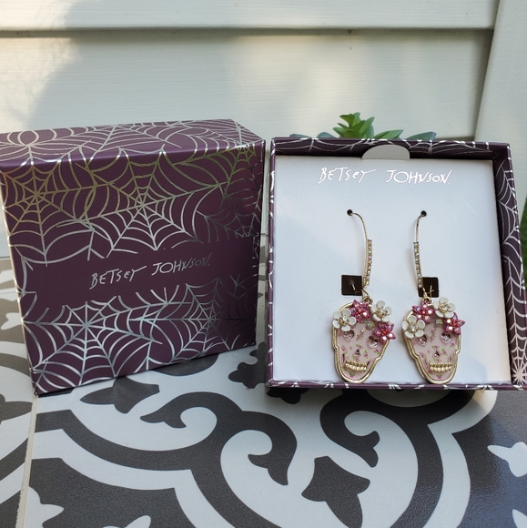 Betsey Johnson Skull Dangle Earrings - Picture 10 of 10